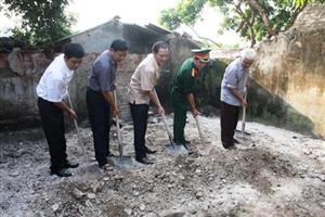 Khởi công cải tạo, nâng cấp nhà cho Bà mẹ Việt Nam anh hùng Tạ Thị Ca